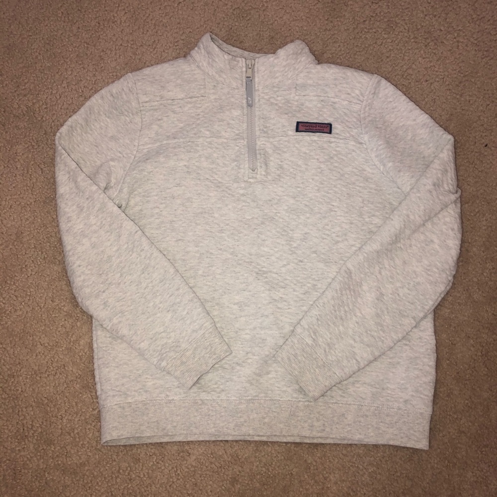 White vineyard vines sweatshirt